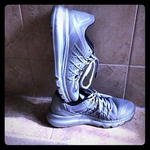 Nike airmax silver size 7